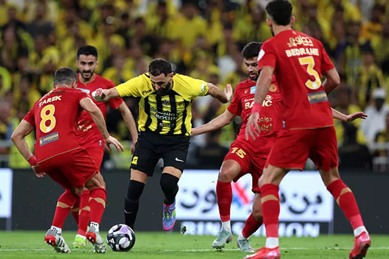 طارق حامد يشهد نهاية موسم ضمك بانكسار أمام الاتحاد في الدوري السعودي