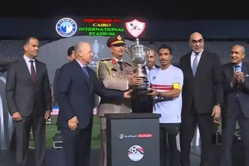 لحظة وداع مؤثرة: شيكابالا يسلم كأس مصر لعبد الشافي بعد تتويج الزمالك