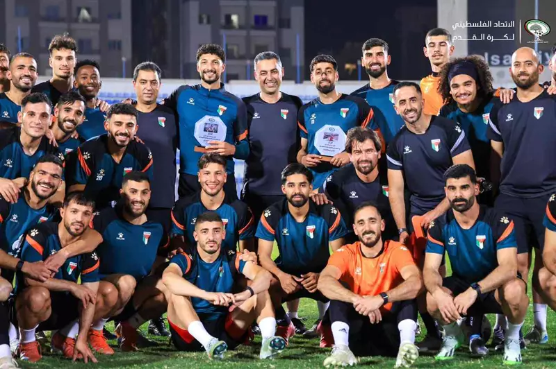 منتخب فلسطين يحتفي بوسام أبو علي عقب تتويجه بلقب الدوري مع الأهلي